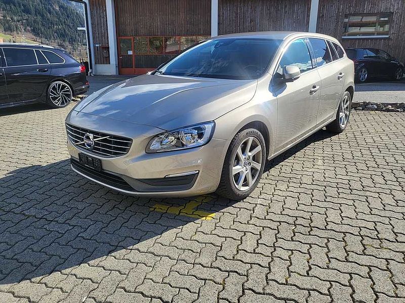 Volvo  D5 AWD Momentum Geartronic